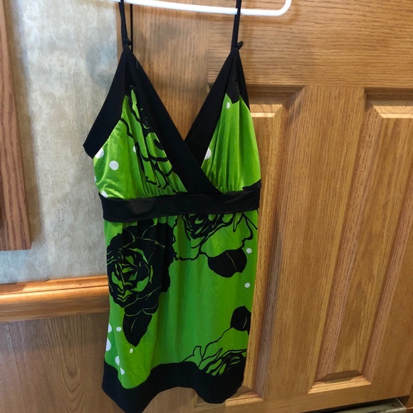 🌷Green & Black Floral Print Strappy Top—Size: S - Picture 3 of 6